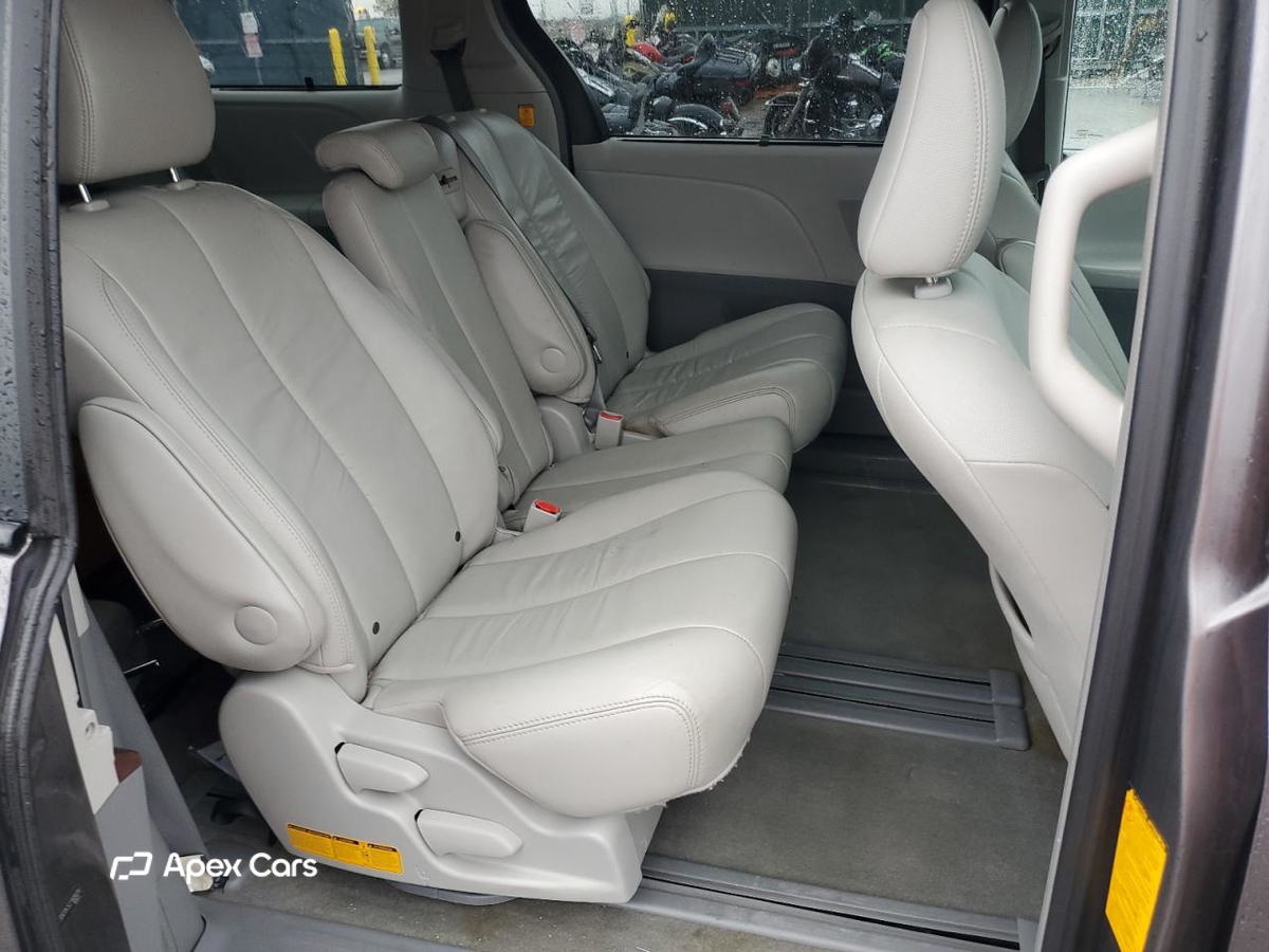 Toyota Sienna 2012