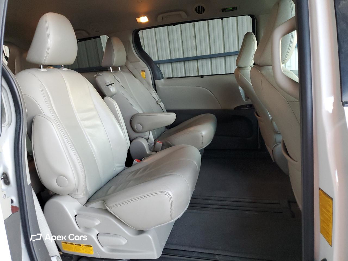 Toyota Sienna 2014