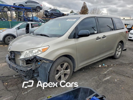 Toyota Sienna 2015 - Image 1 of 14