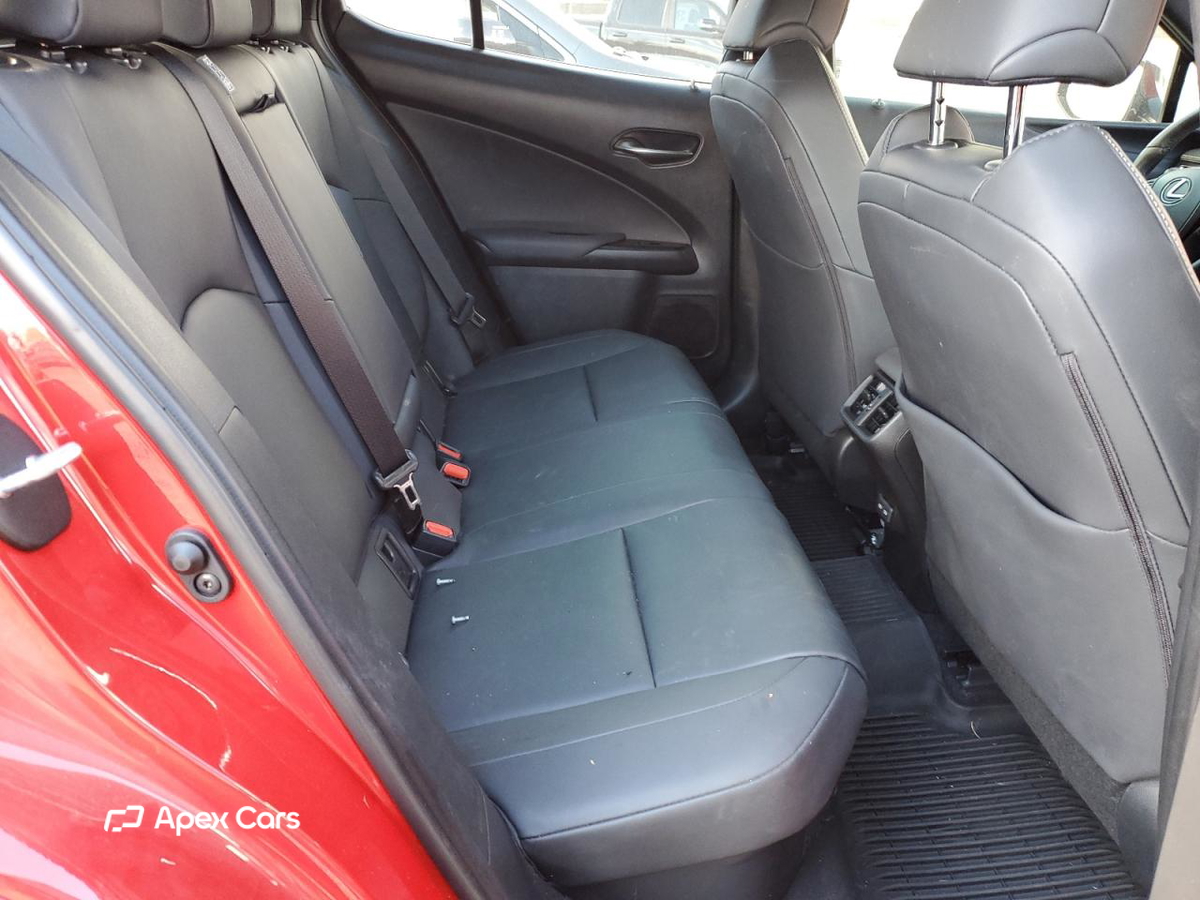 Lexus UX 2023