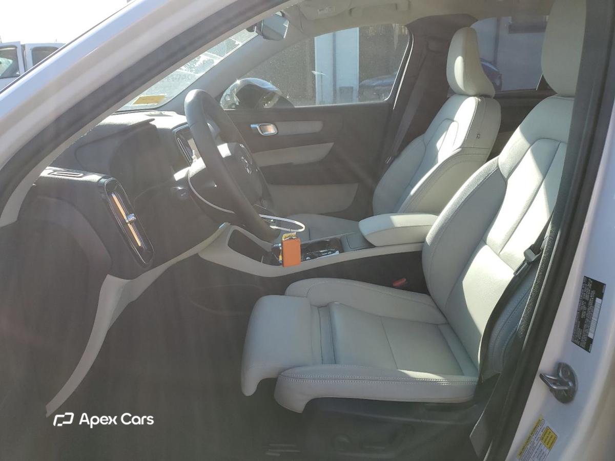 Volvo XC40 2025