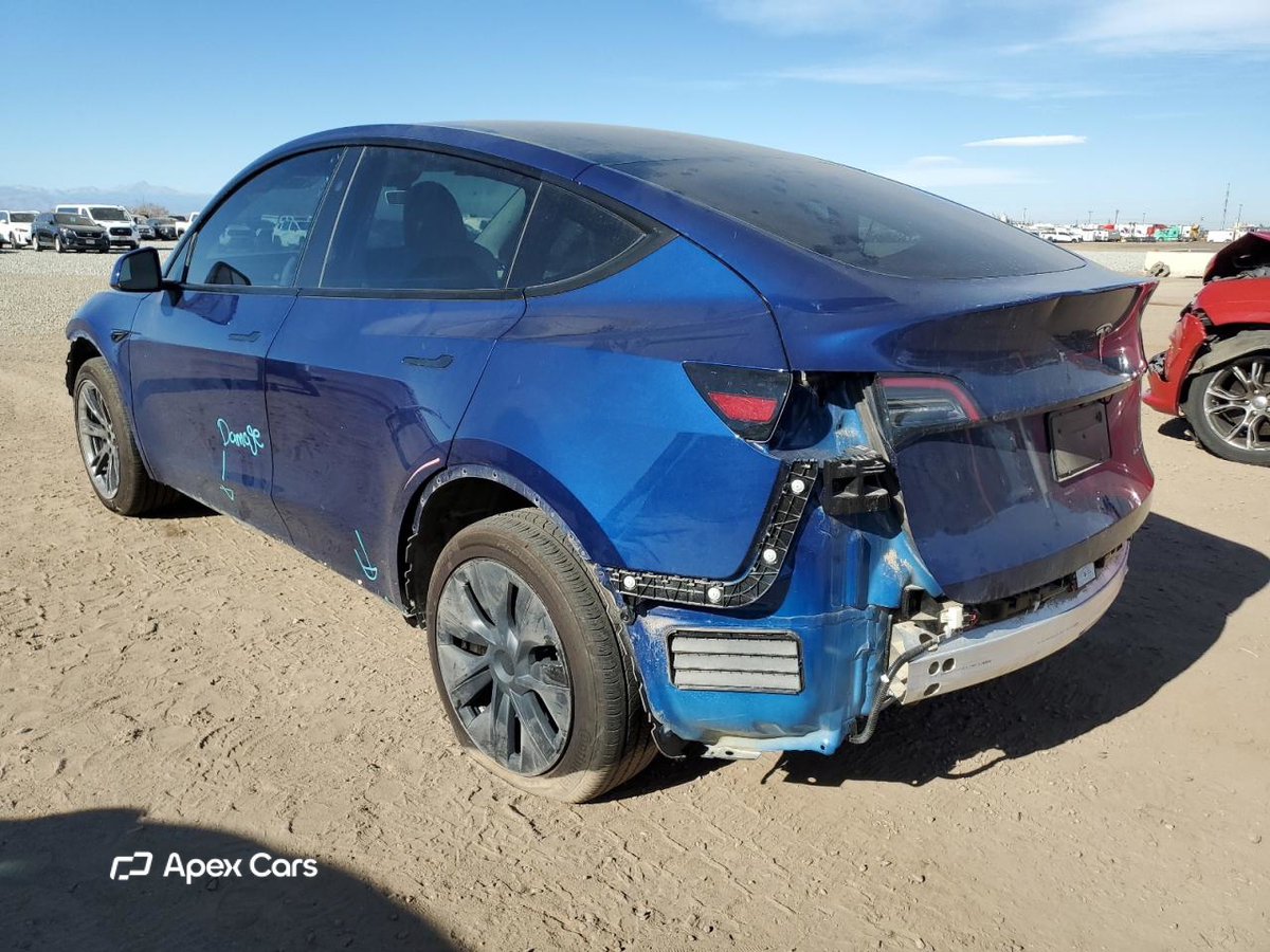 Tesla Model Y 2025