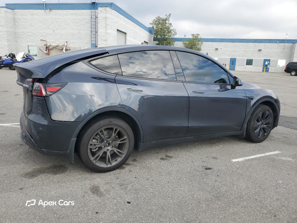 Tesla Model Y 2025