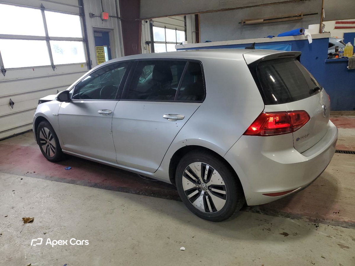 Volkswagen e Golf 2016