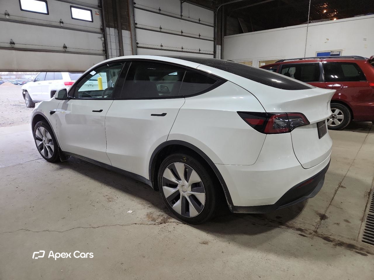 Tesla Model Y 2024