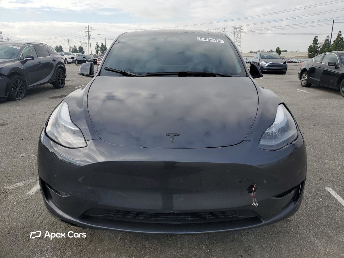 Tesla Model Y 2025