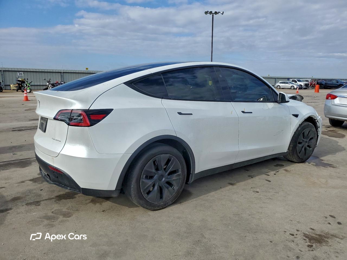 Tesla Model Y 2024