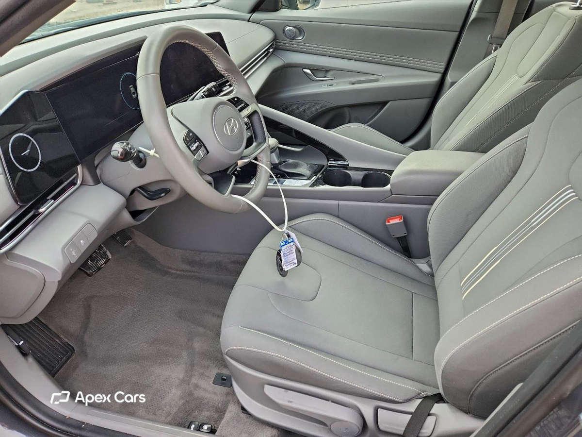 Hyundai Elantra 2024
