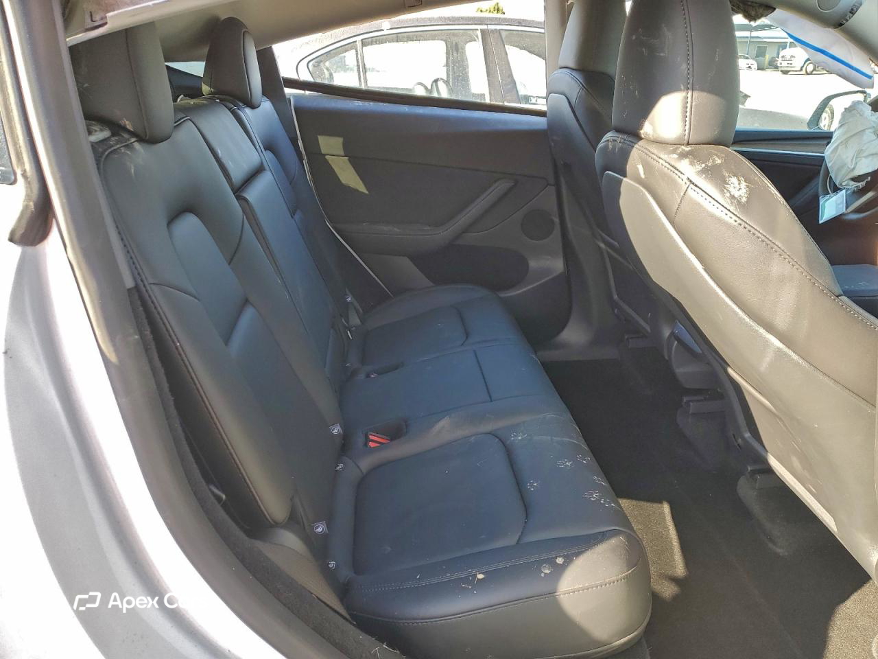 Tesla Model Y 2025