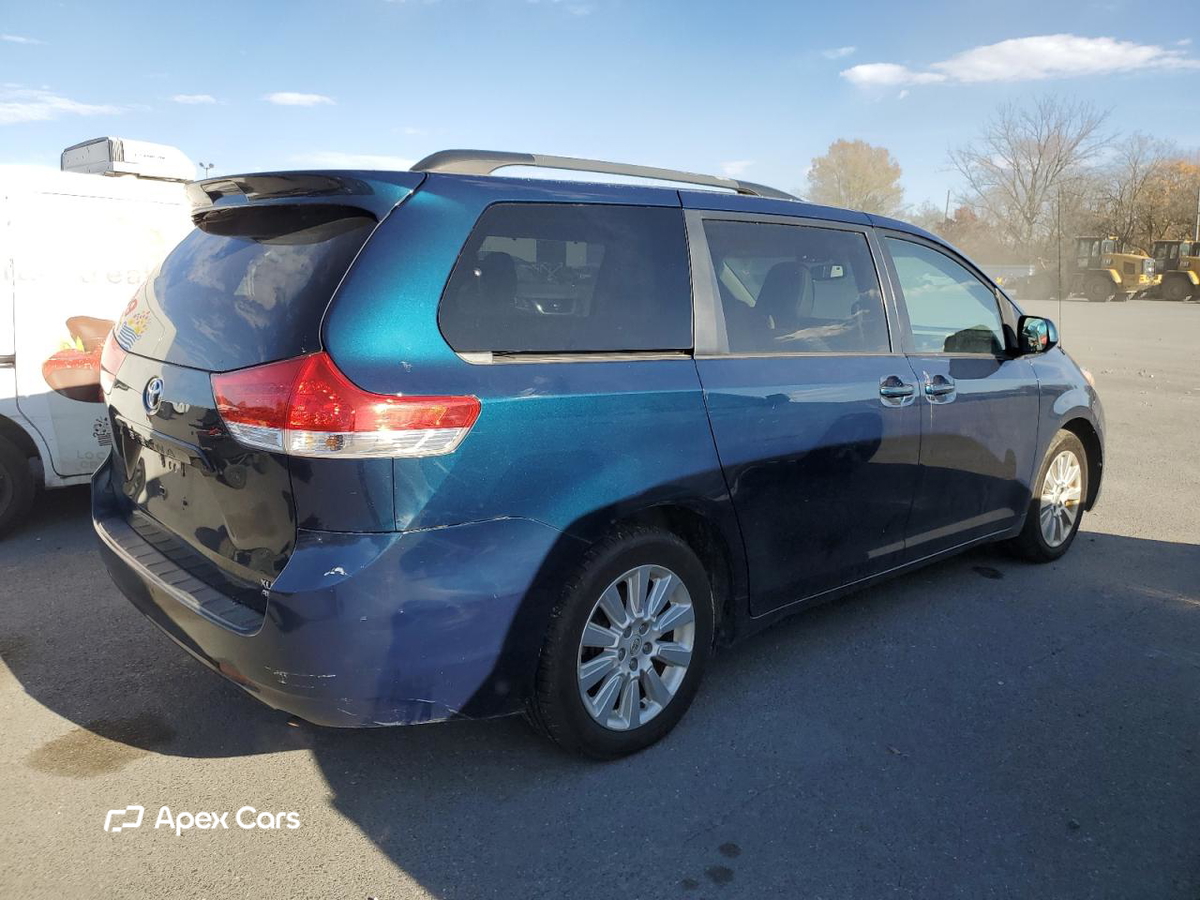 Toyota Sienna 2011