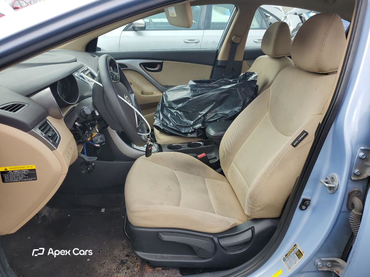Hyundai Elantra 2012