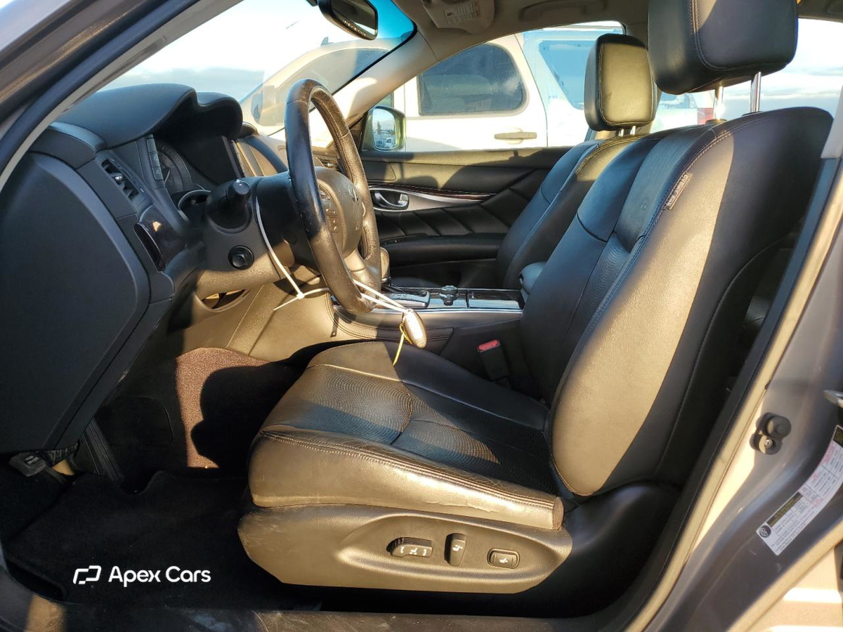 Infiniti M 2012