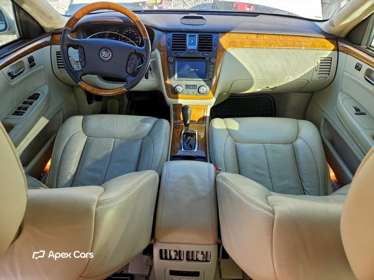 Cadillac DTS 2011