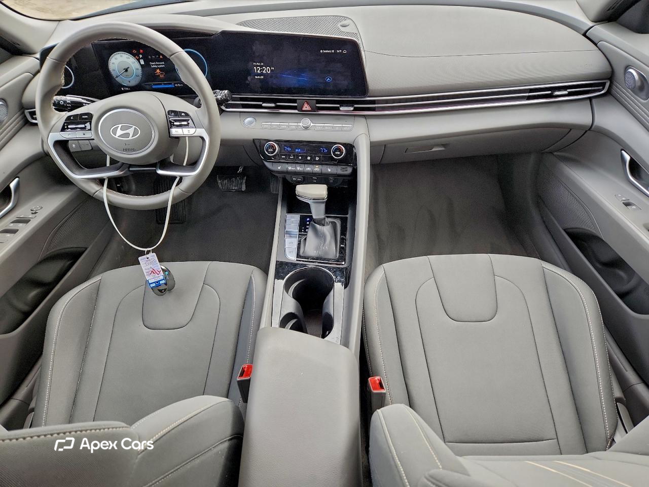 Hyundai Elantra 2024