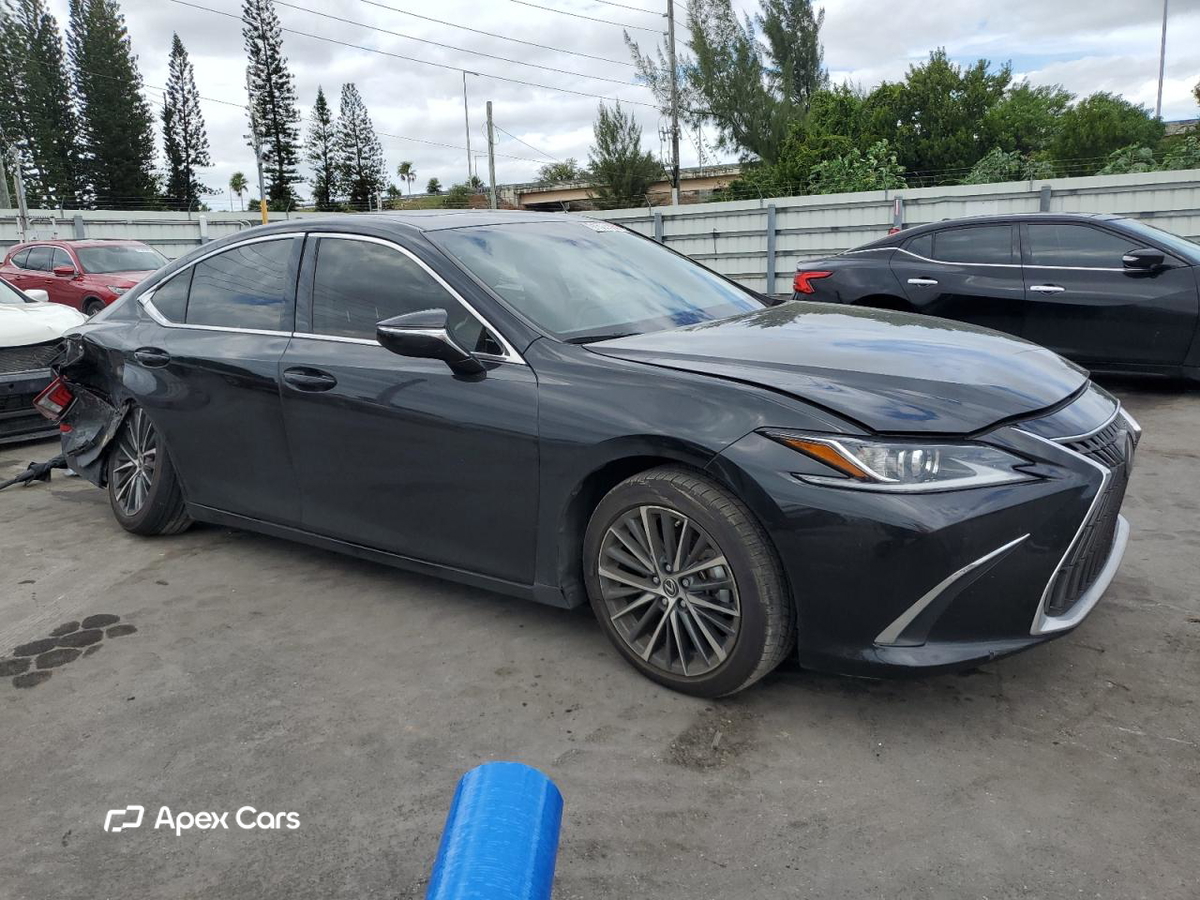 Lexus ES 2025