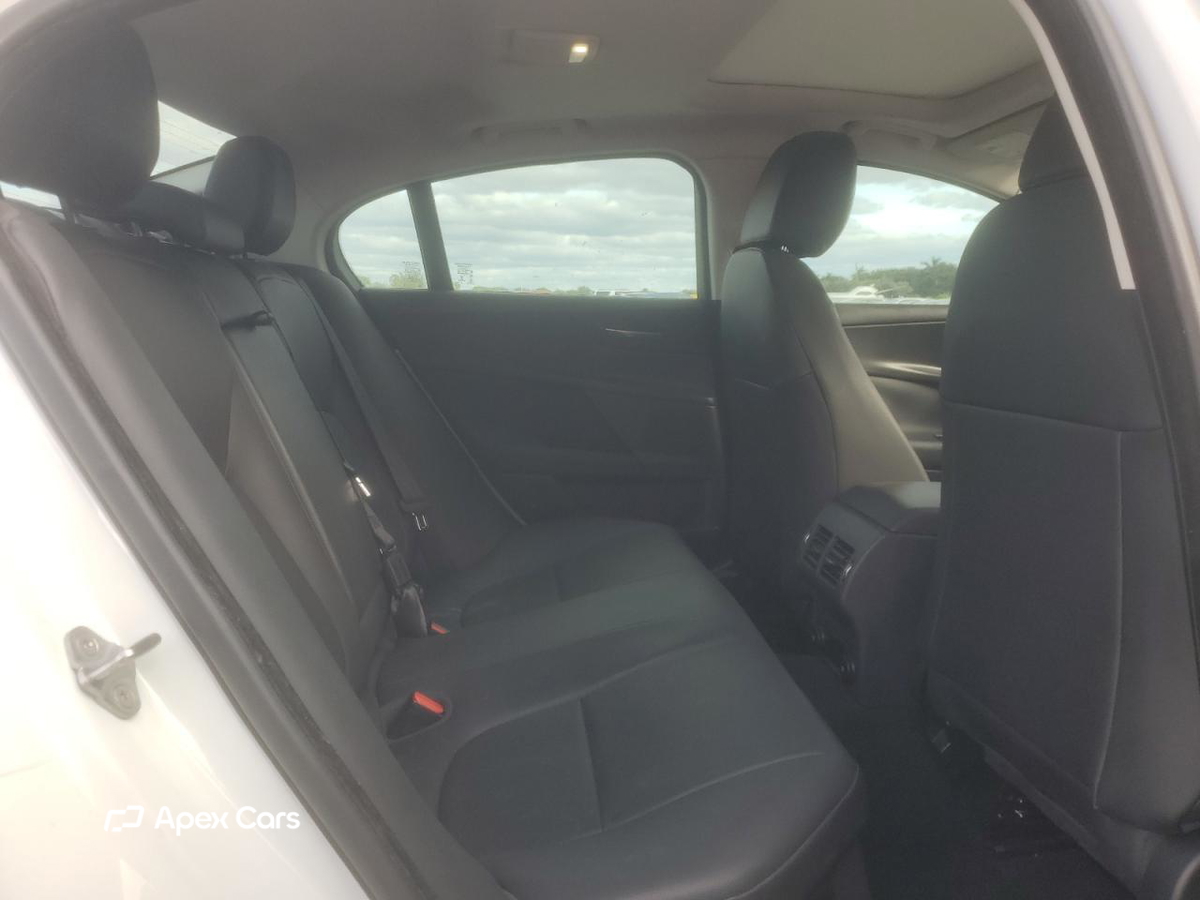 Jaguar XE 2019
