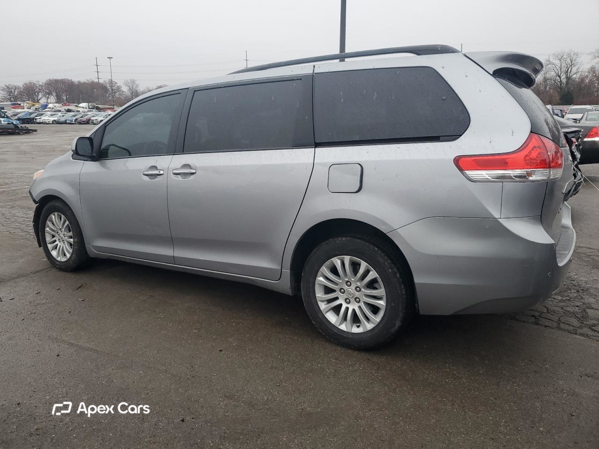 Toyota Sienna 2011