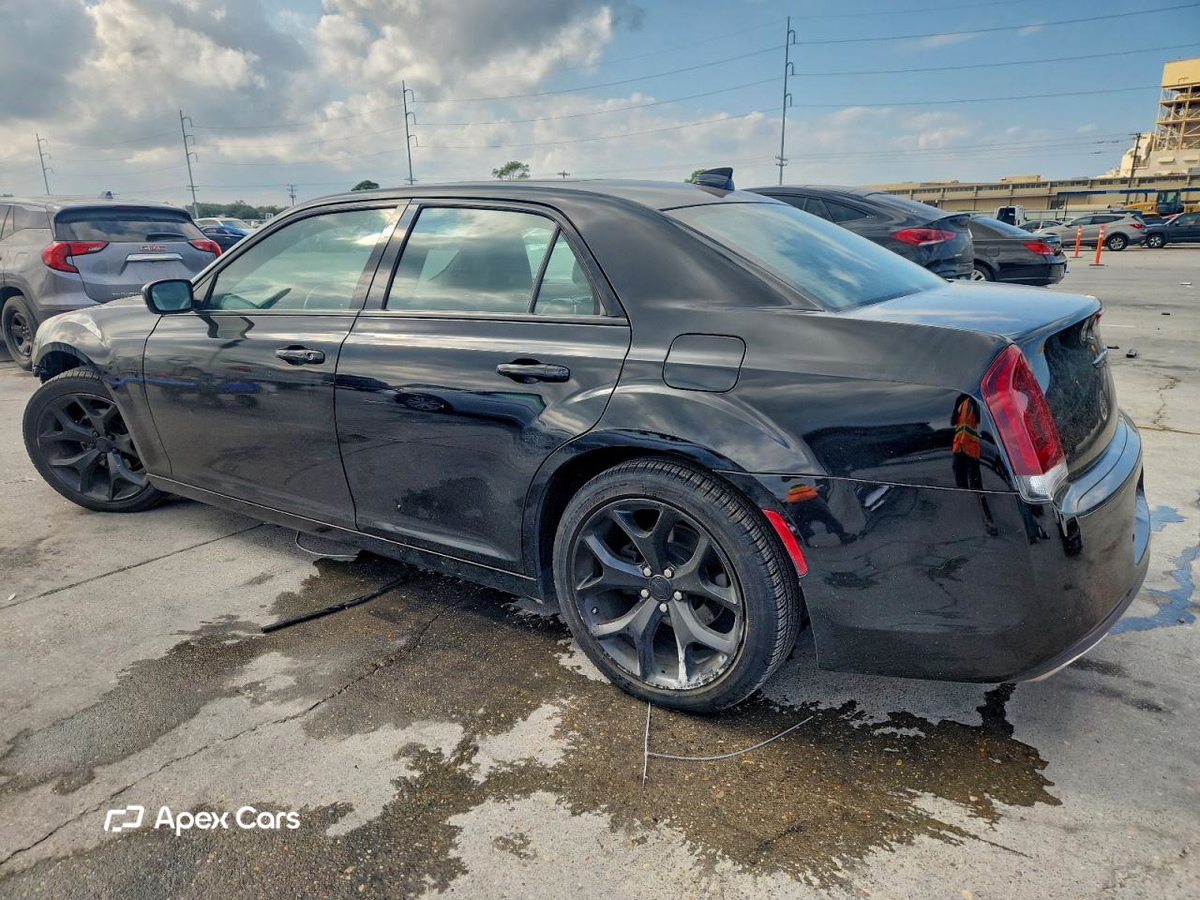 Chrysler 300 2022