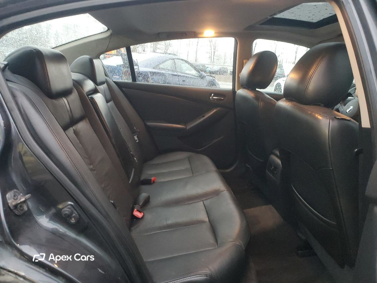 Nissan Altima 2010