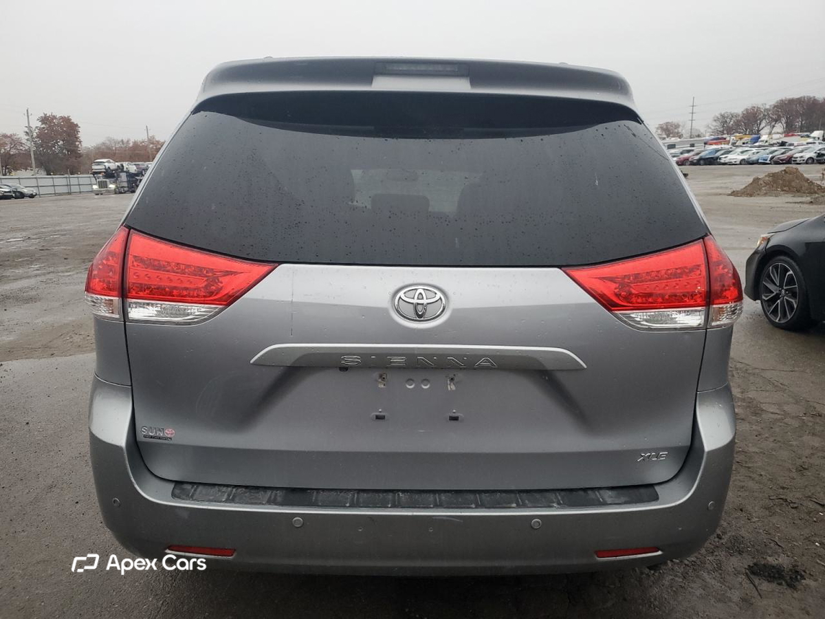 Toyota Sienna 2011