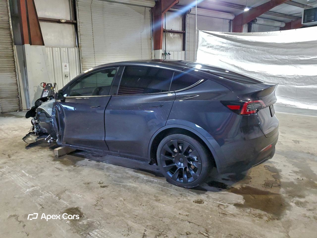 Tesla Model Y 2024