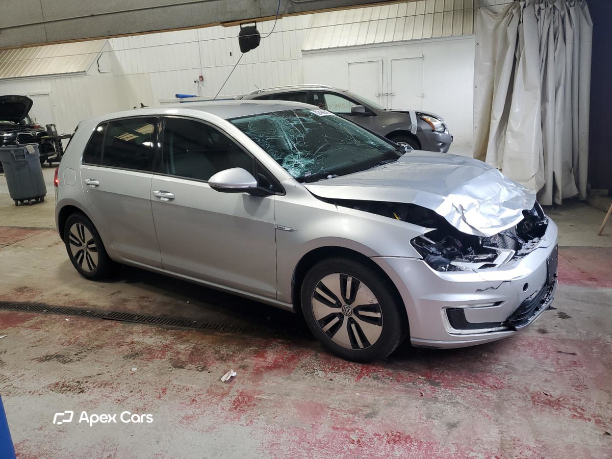 Volkswagen e Golf 2016