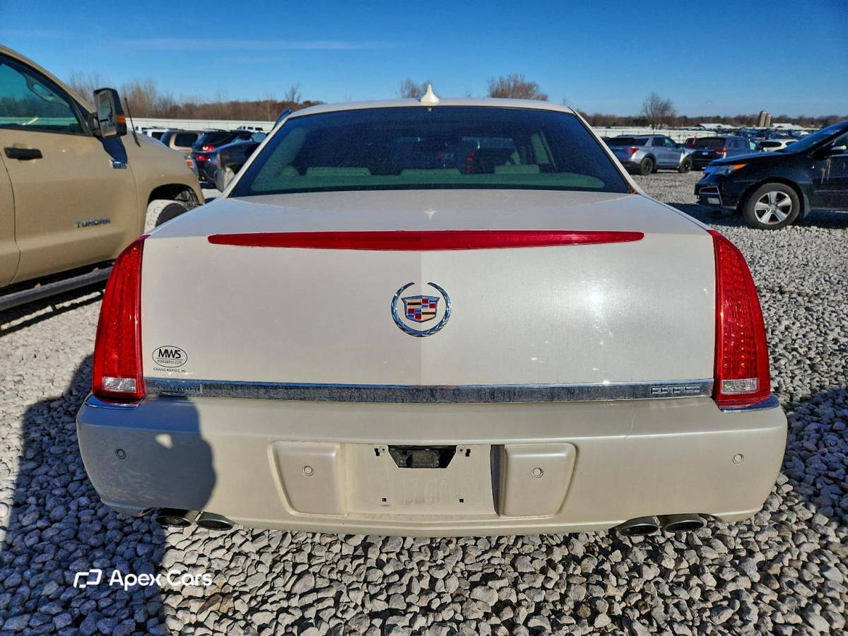 Cadillac DTS 2011