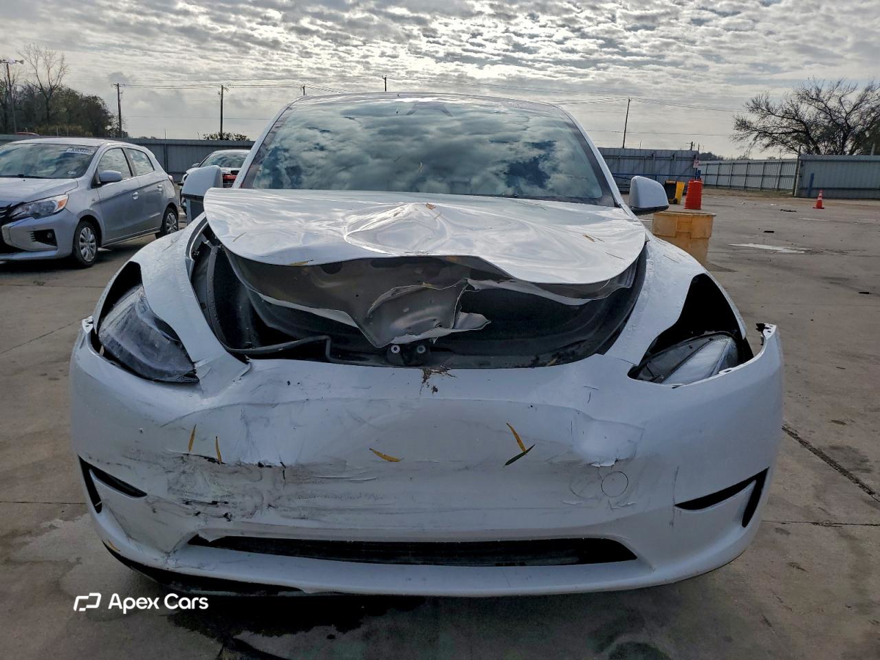 Tesla Model Y 2024