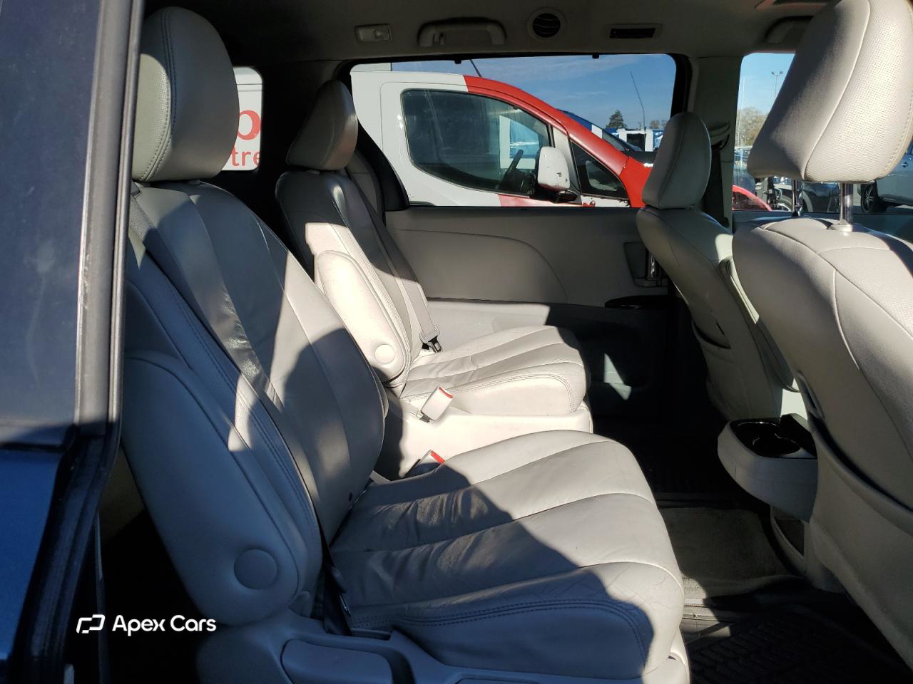 Toyota Sienna 2011