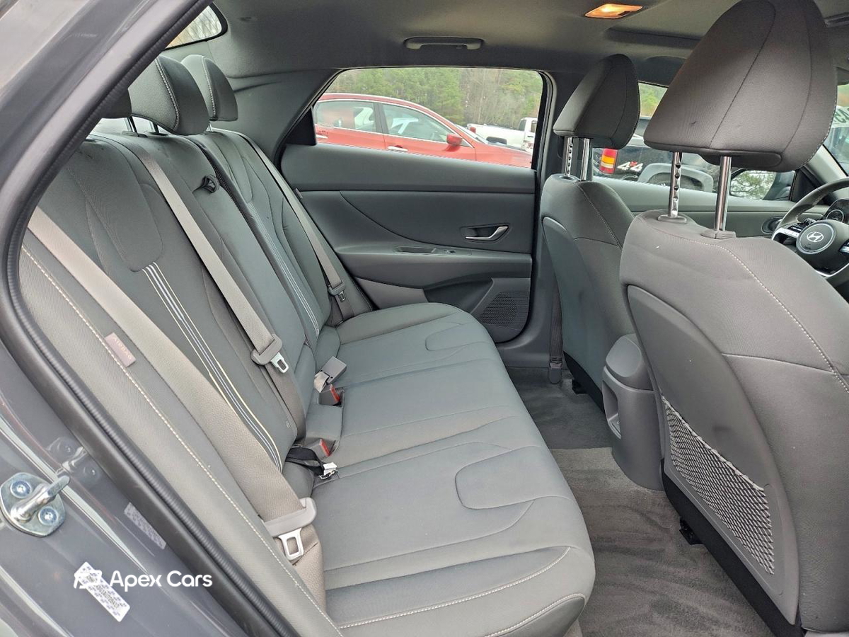 Hyundai Elantra 2024