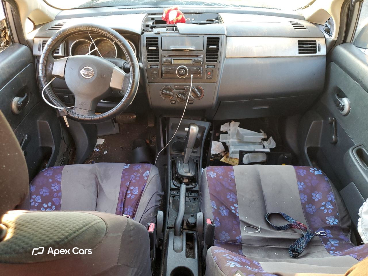 Nissan Versa 2011