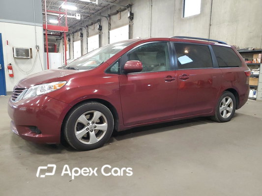 Toyota Sienna 2015 - Image 1 of 14