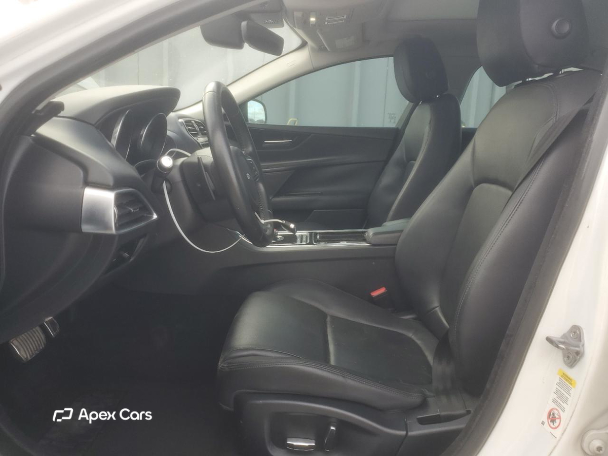 Jaguar XE 2019