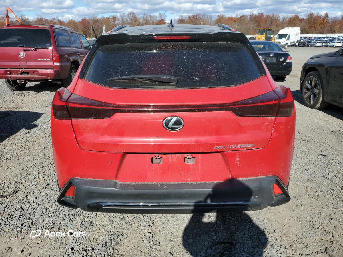 Lexus UX 2023