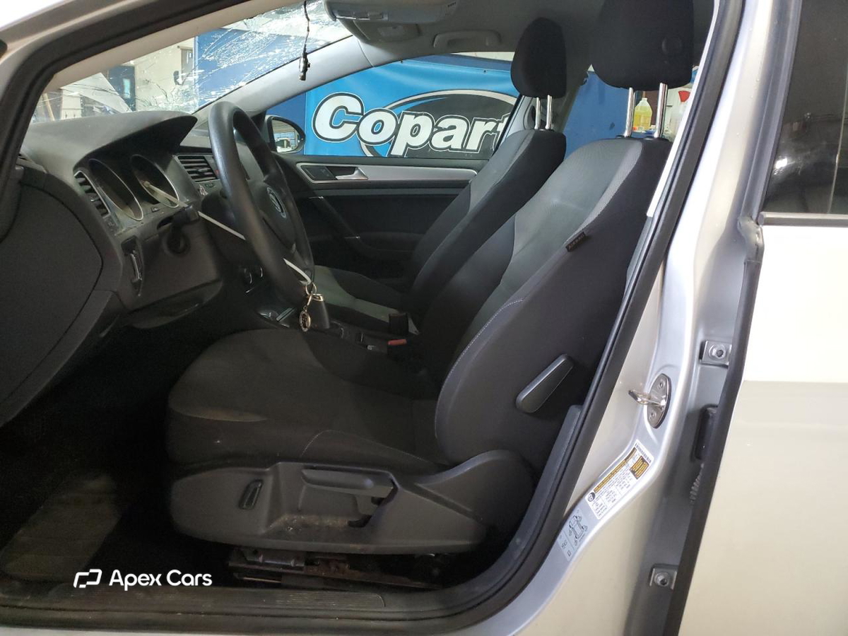Volkswagen e Golf 2016