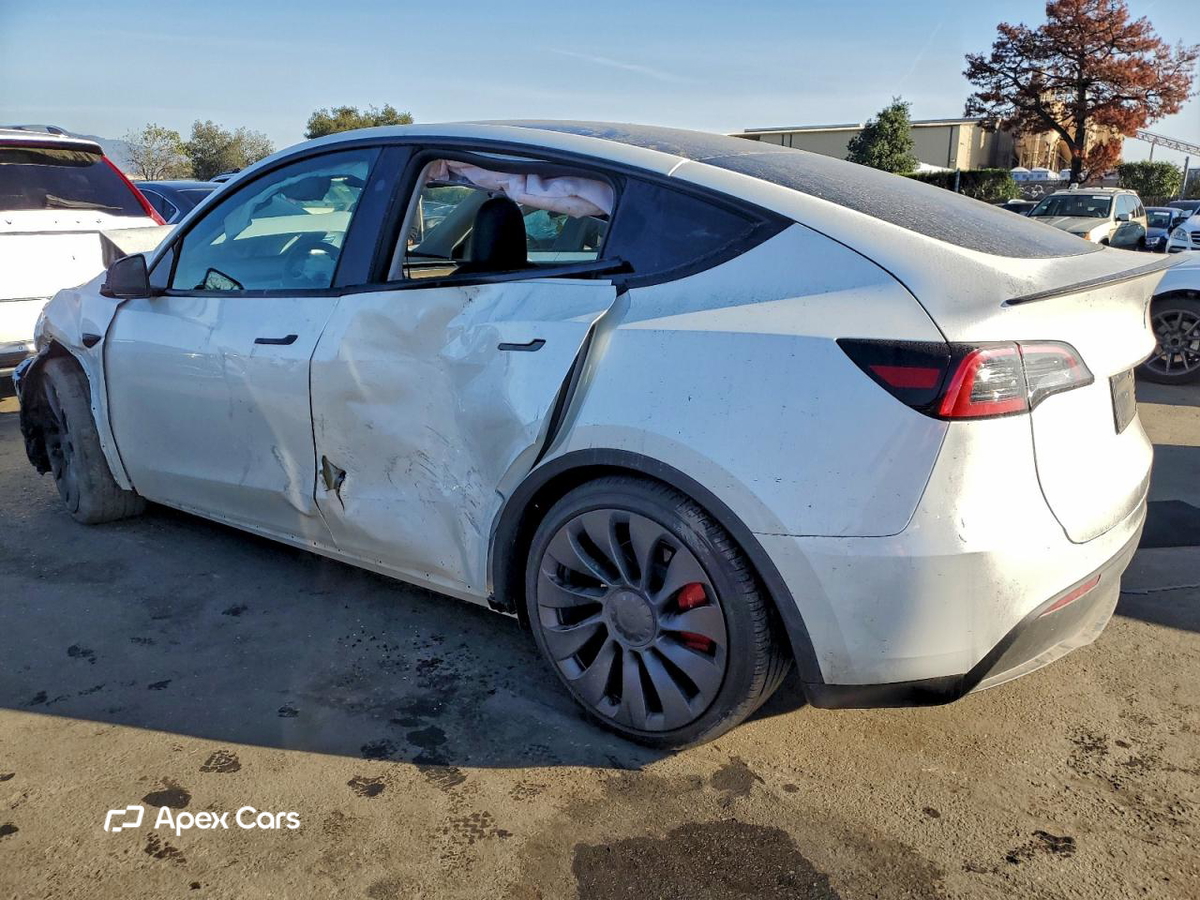 Tesla Model Y 2025