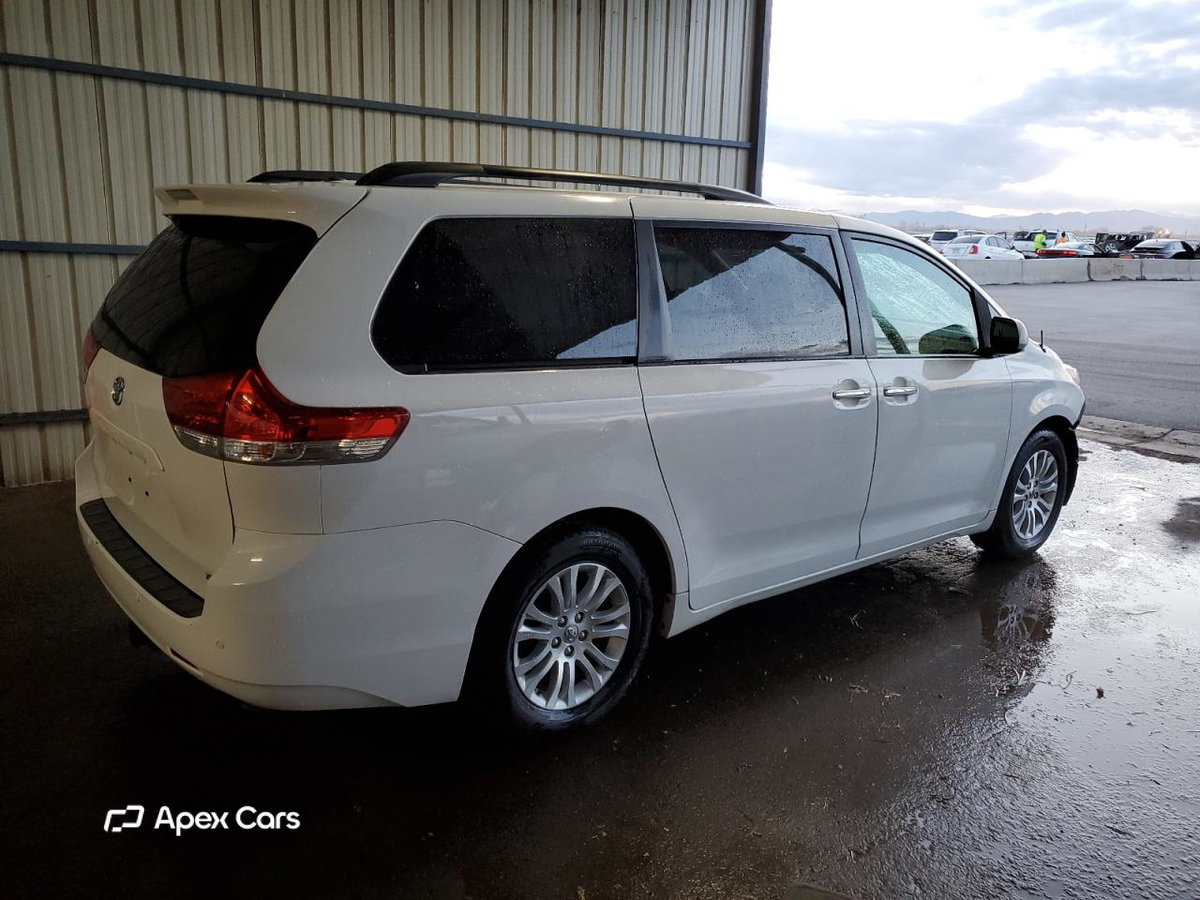 Toyota Sienna 2014