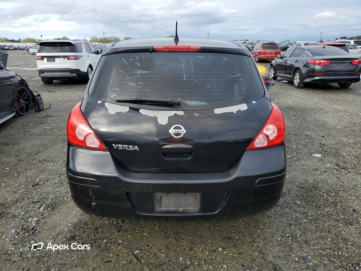 Nissan Versa 2011