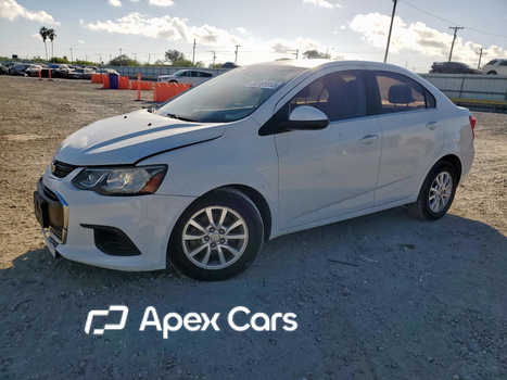 Chevrolet Sonic 2017 - Image 1 of 13