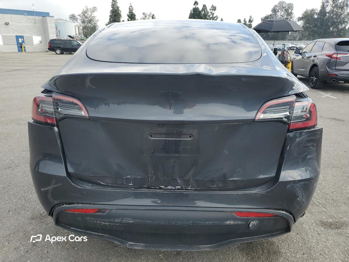 Tesla Model Y 2025