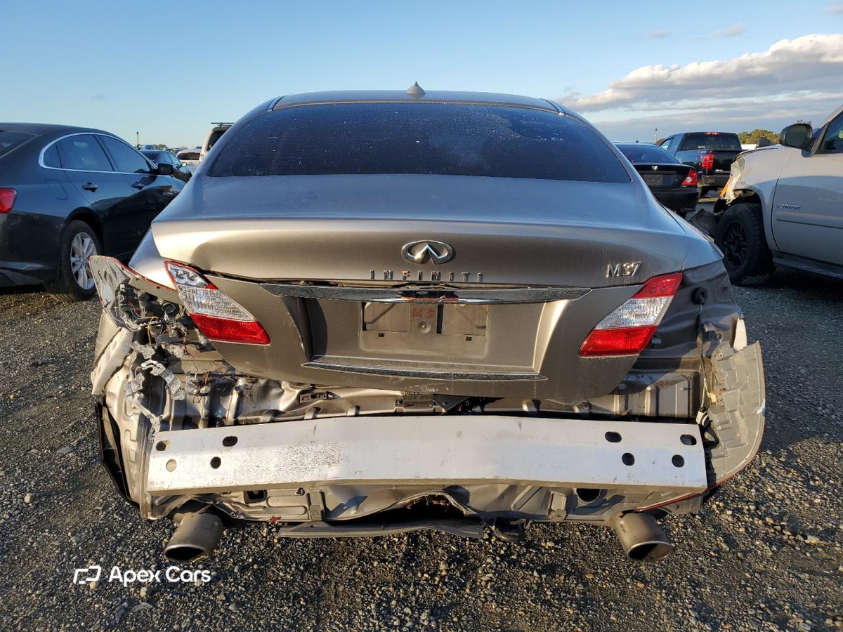 Infiniti M 2012