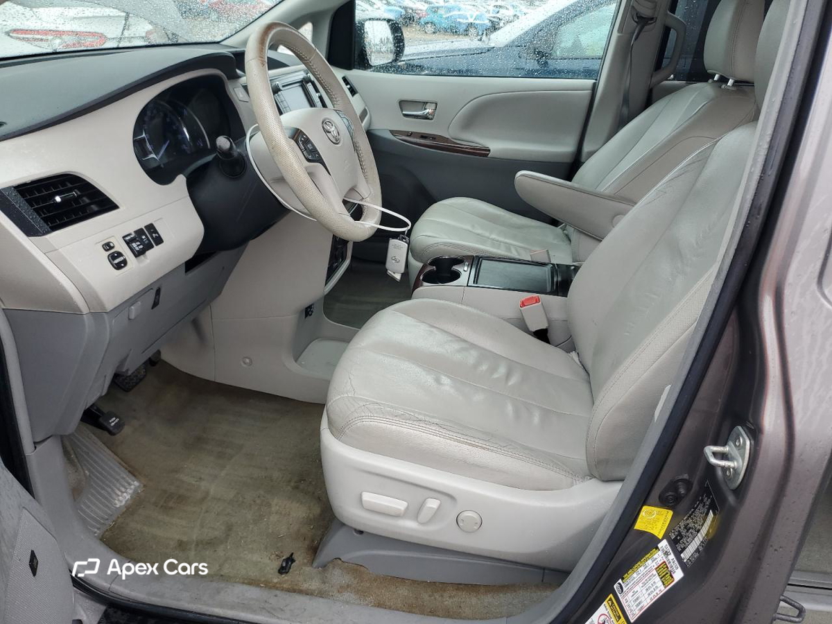 Toyota Sienna 2012