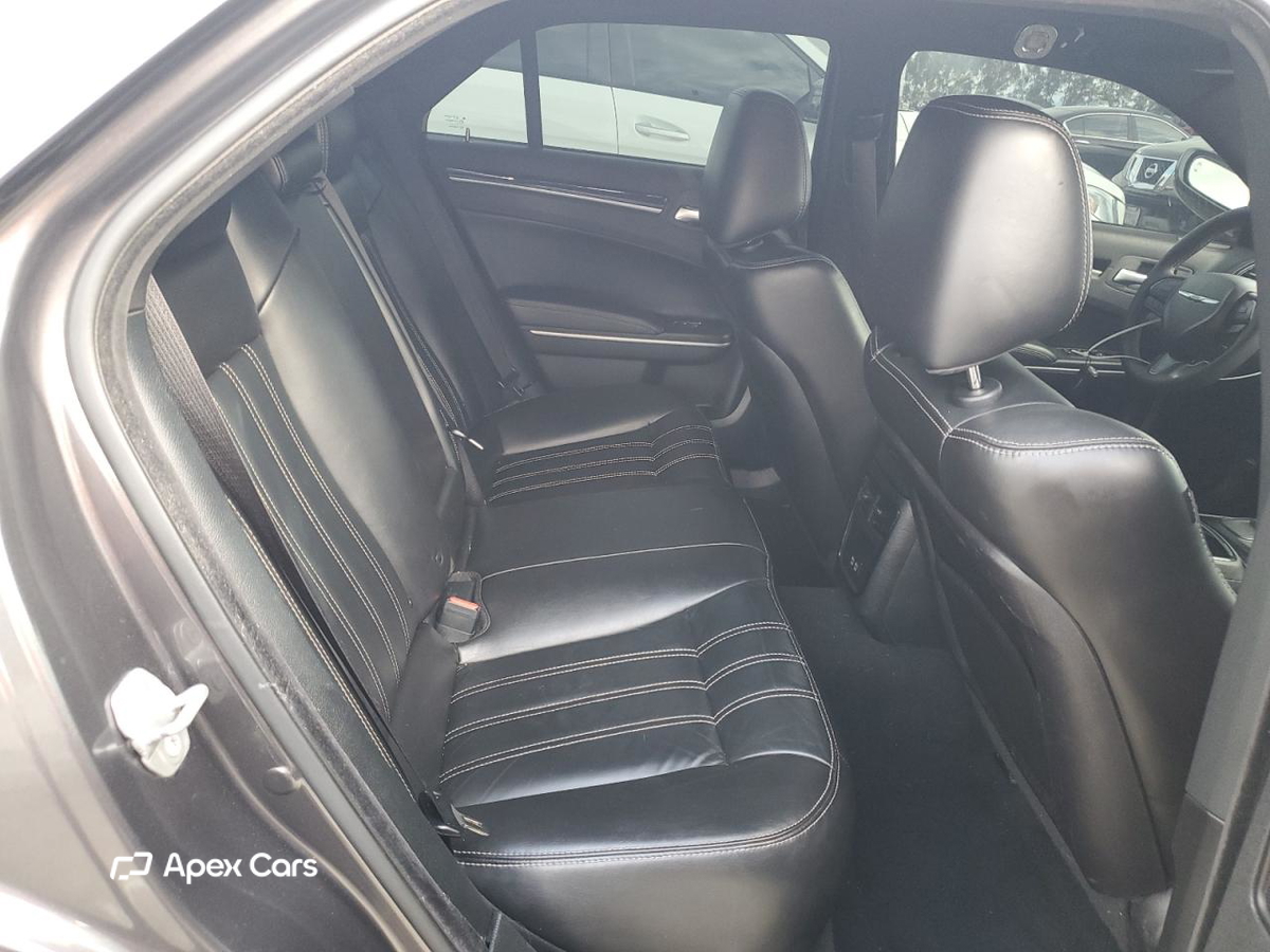 Chrysler 300 2022