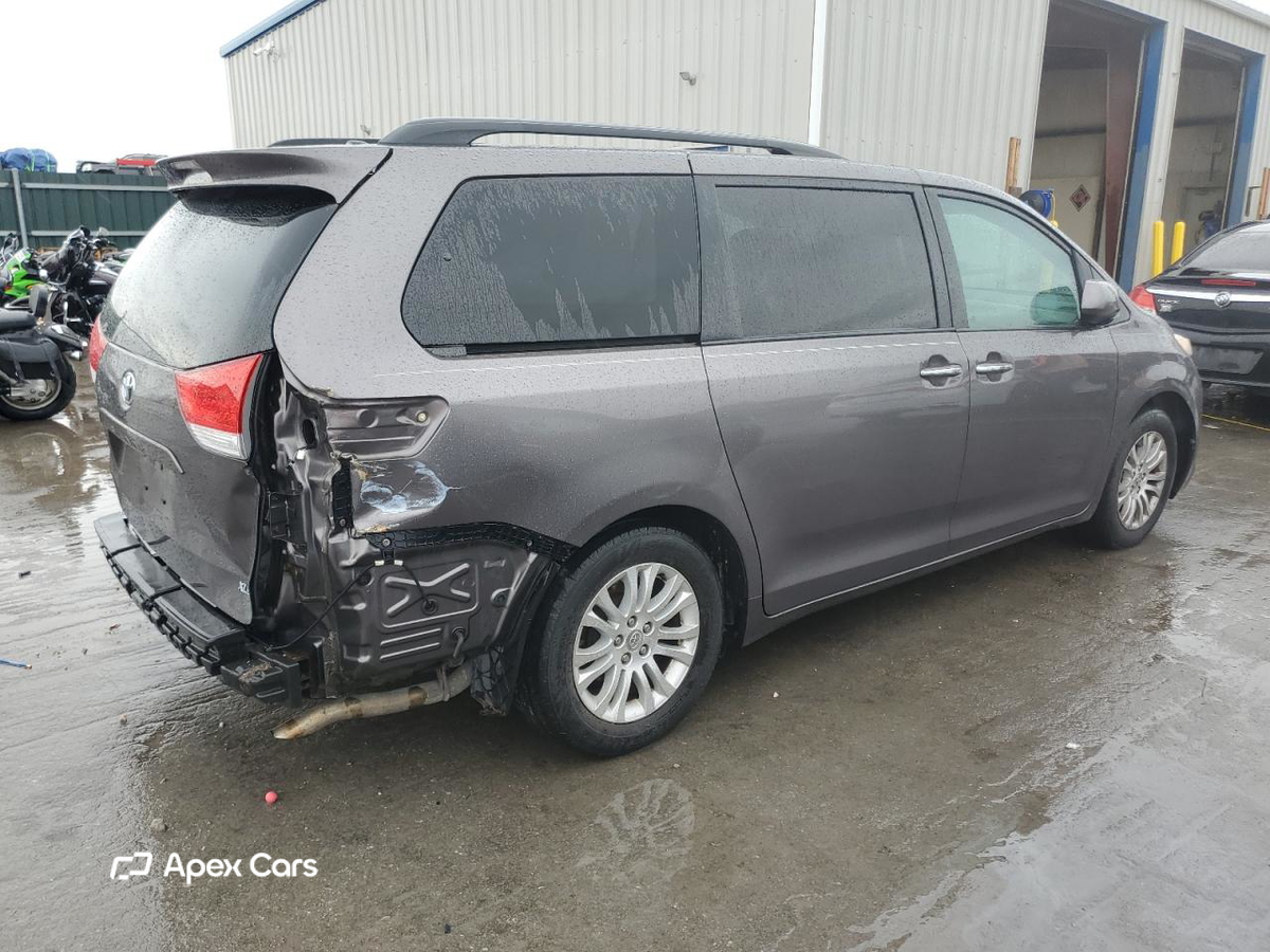 Toyota Sienna 2012