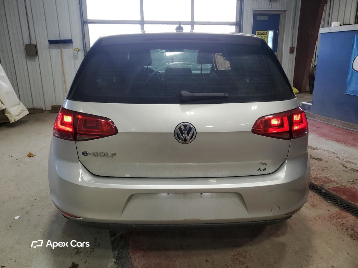 Volkswagen e Golf 2016