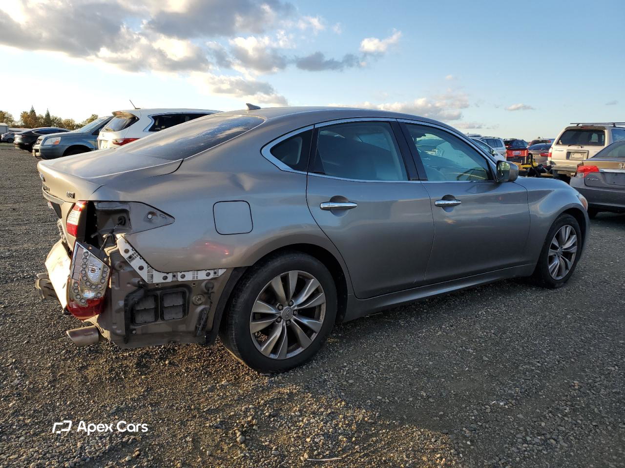 Infiniti M 2012