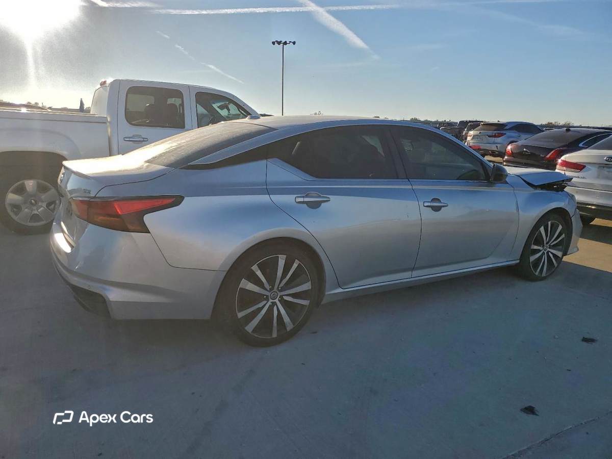 Nissan Altima 2020