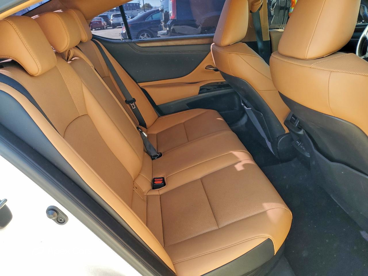 Lexus ES 2024