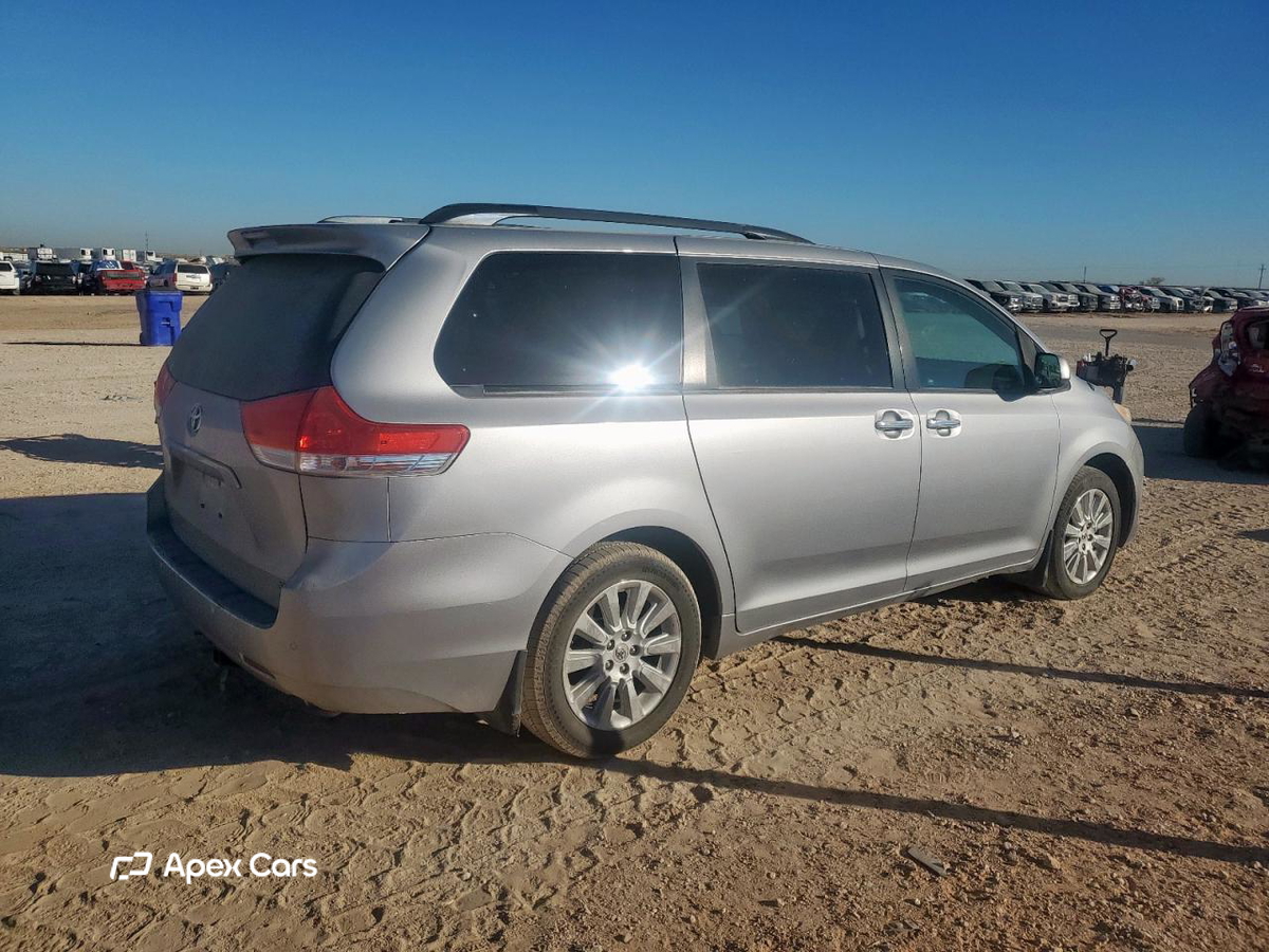 Toyota Sienna 2012