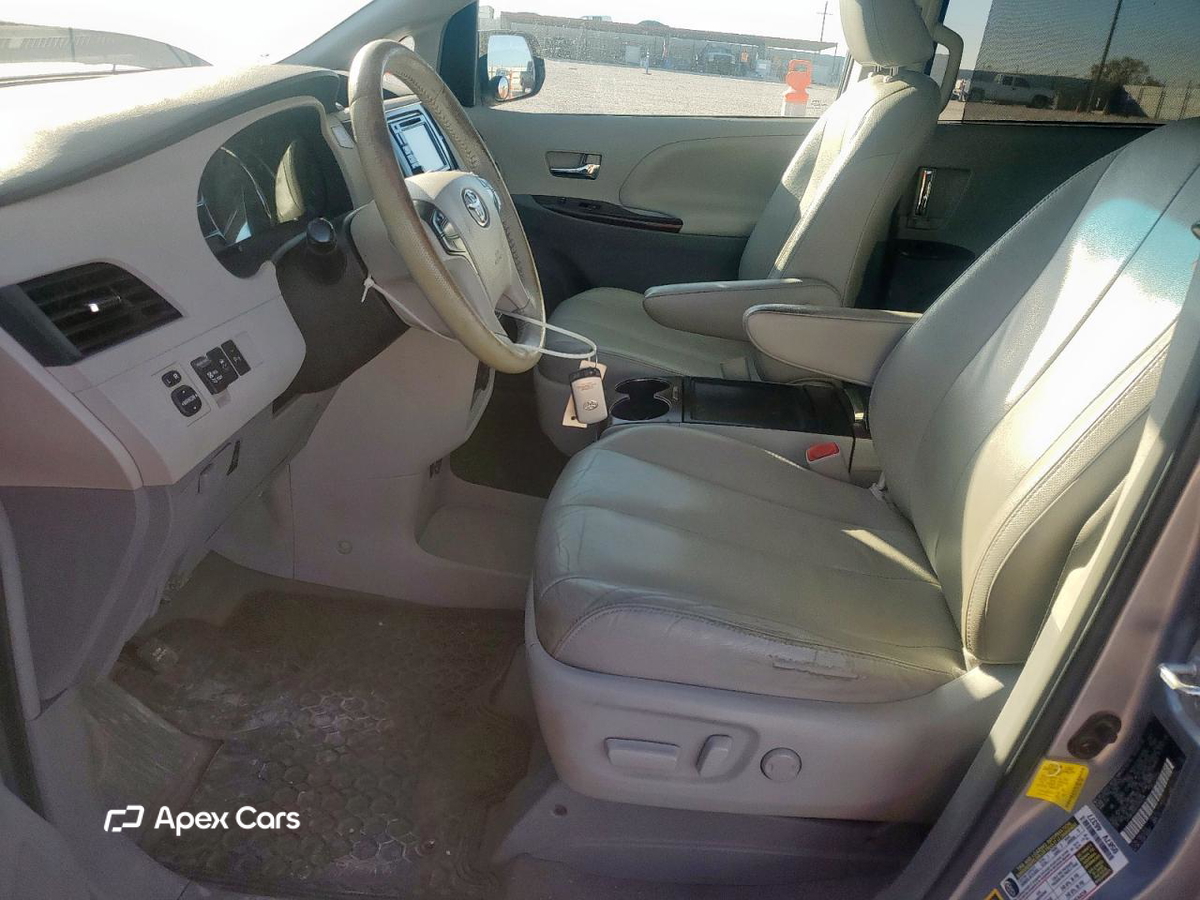 Toyota Sienna 2012